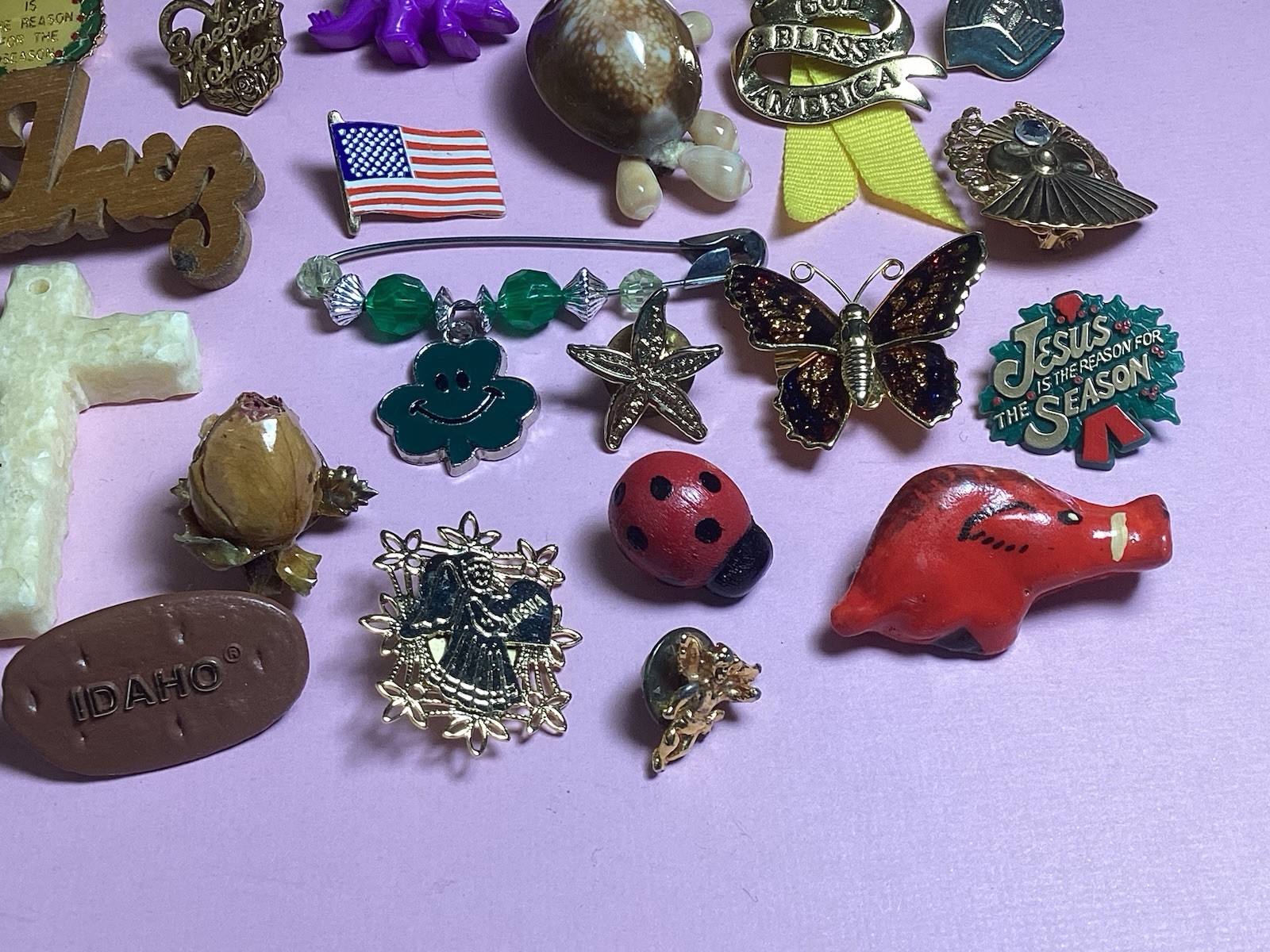 Lot of 30 Novelty Pins and Brooches Vintage to Now Animals Bugs Angels Plus More