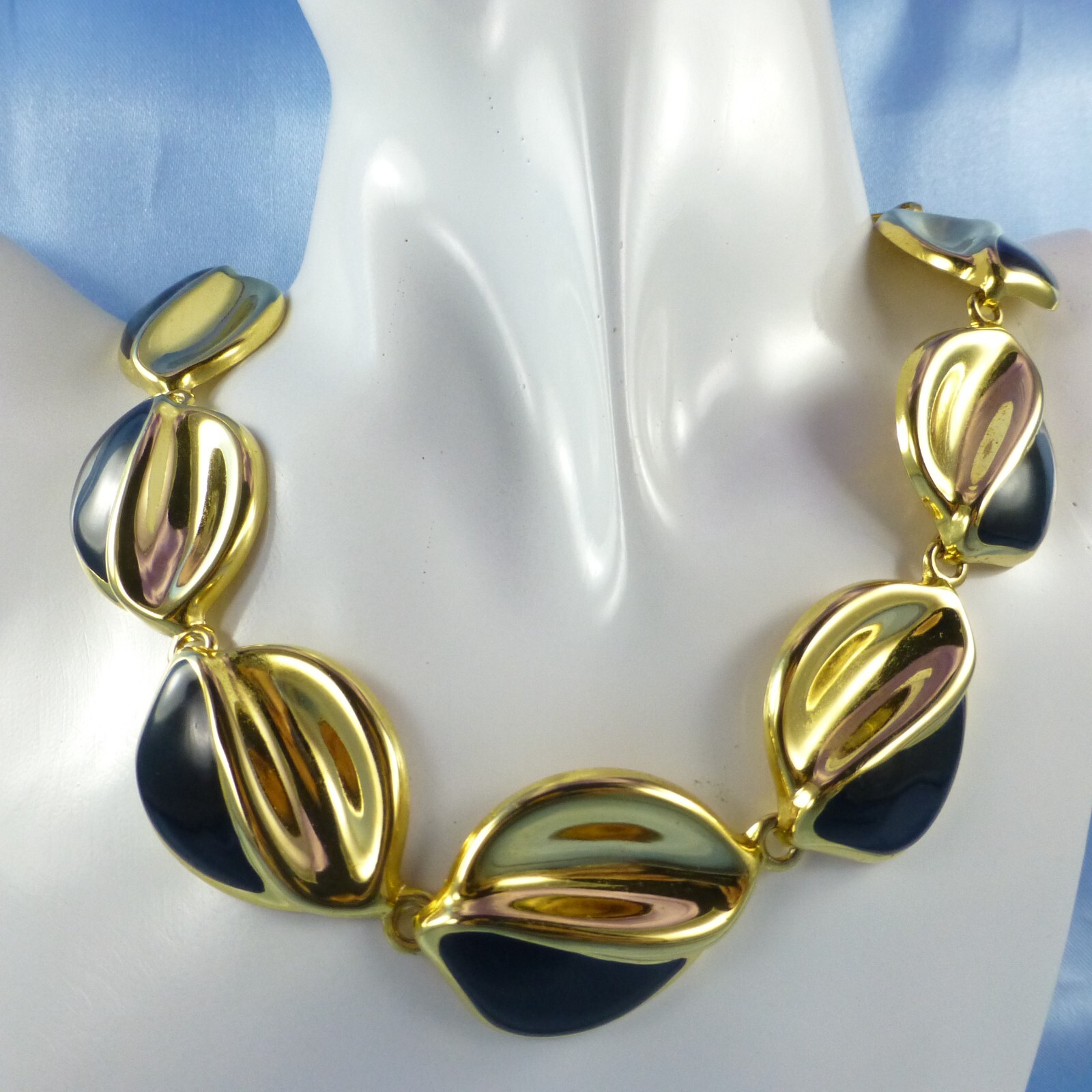 Fashionable Black Enamel on Gold-Tone Articulated Links Necklace Elegant