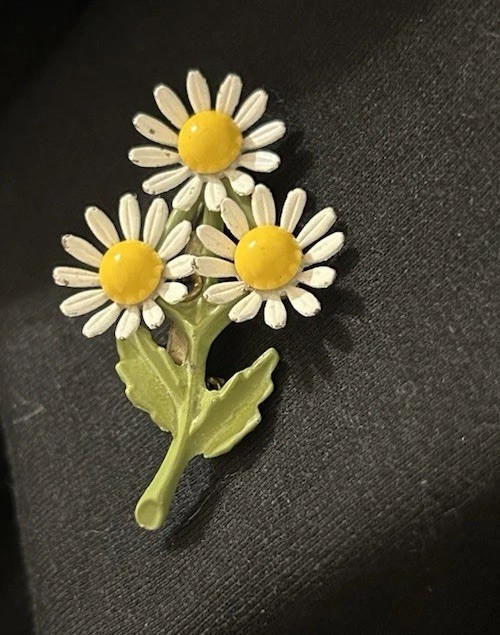 Vintage Yellow and White Daisy Cluster Floral Enamel Brooch, Retro 60s 70s Style