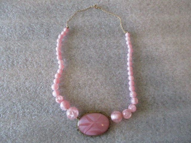 VINTAGE PINK GLASS 14K YELLOW GOLD BEAD CHOKER NECKLACE – 16.5″