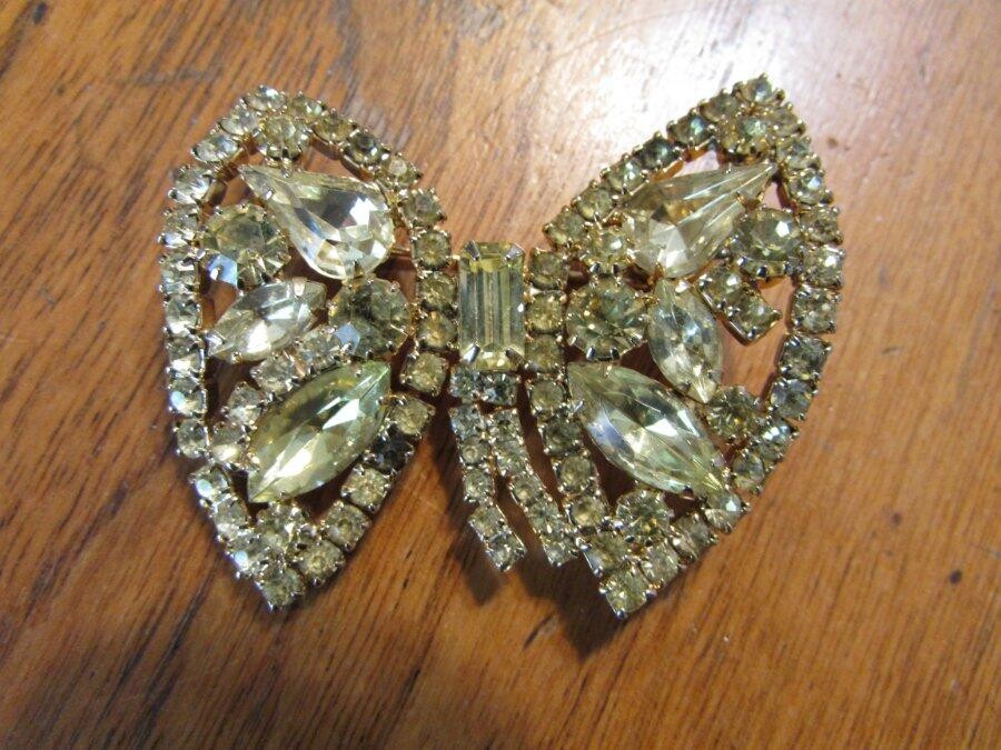 Vintage pale yellow rhinestone asymetrical butterfly ooch marked Weiss