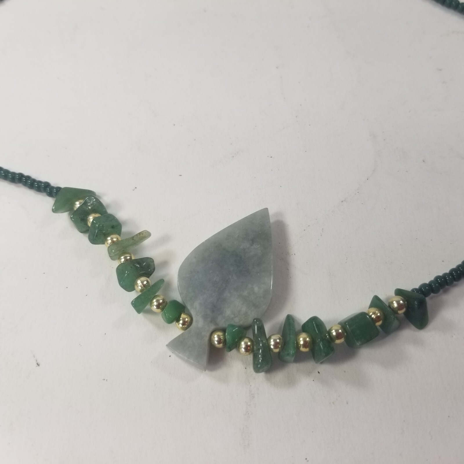 Vtg Natural Stone Beaded Necklace arrow shaped green