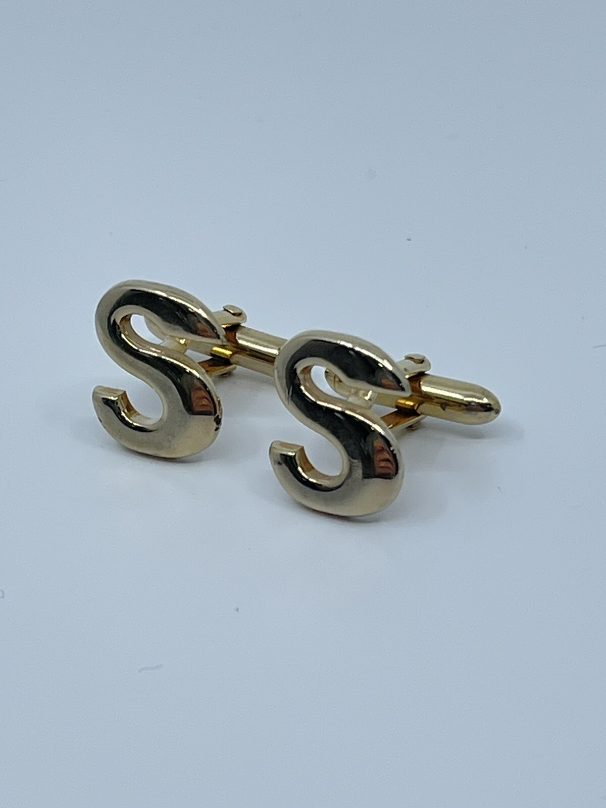 Vintage Swank cufflinks and tie clip monogram beveled S gold tone bullet backs