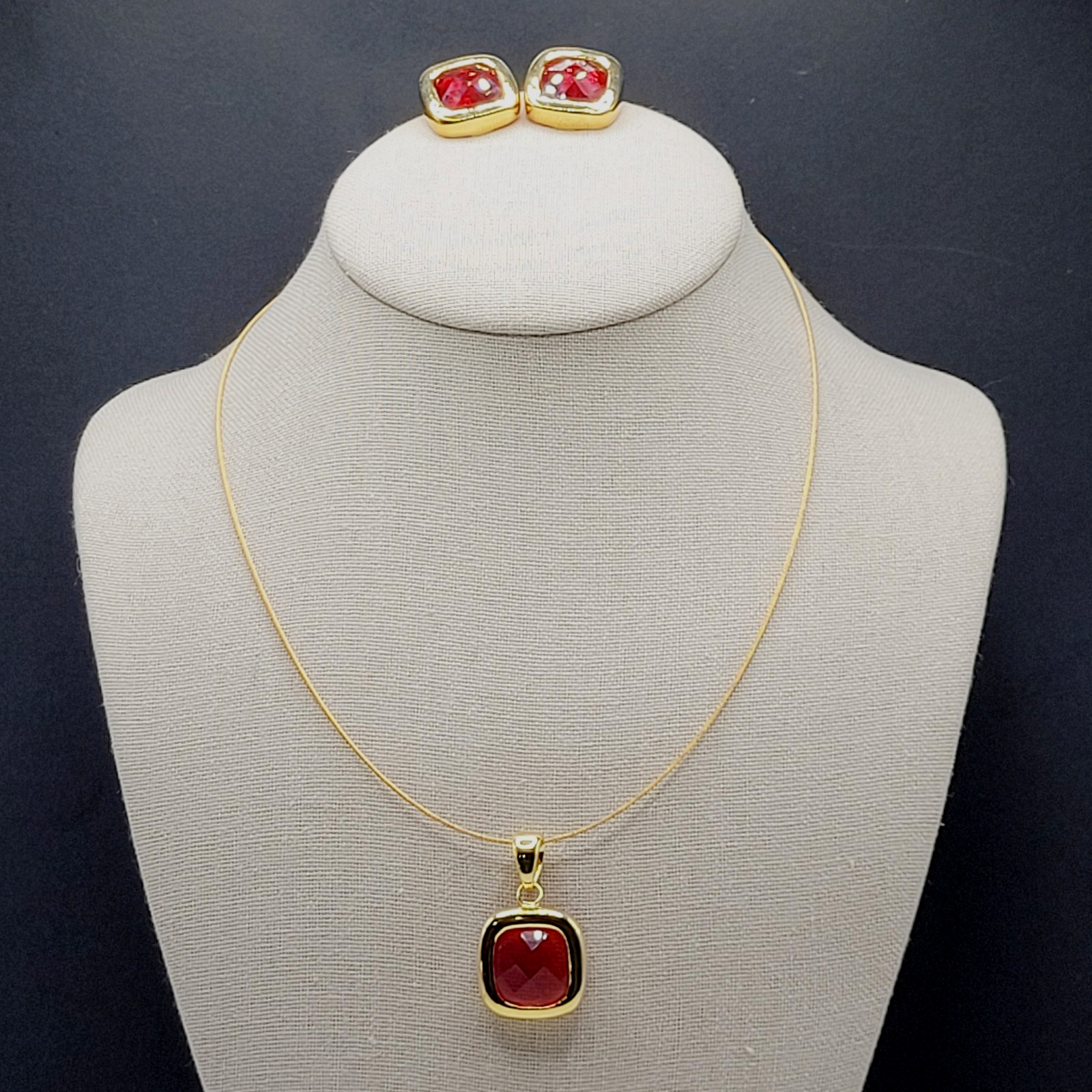Red Glass Faceted Cushion Cut Bezel Gold Tone Wire Necklace Clip On Earrings Set