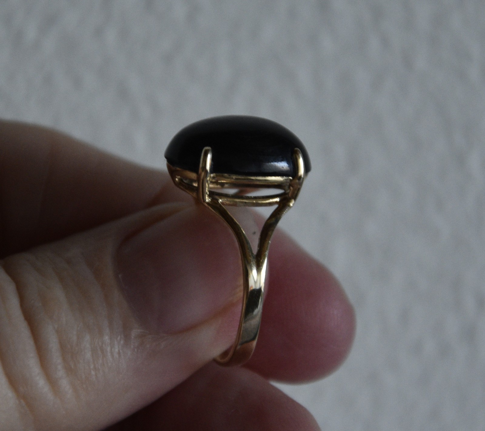 Vintage 2.2 gr. 14K Yellow Gold Prong Set Black Coral Ring Size (6)