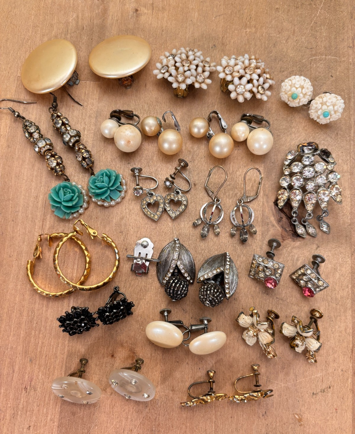 Lot of Vintage Costume Jewelry, 16 Pairs of Earrings and Brooch w Losses