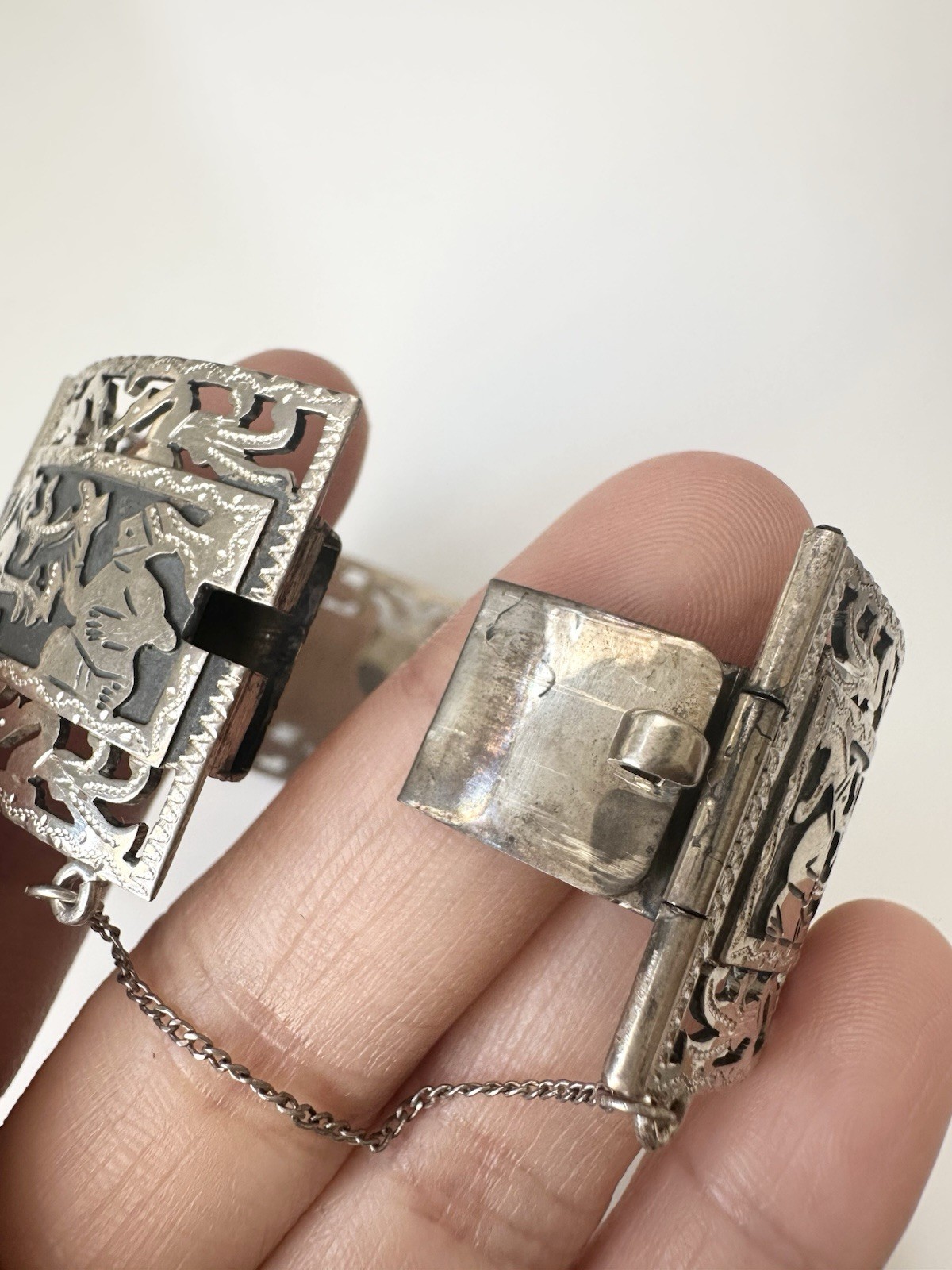 Vintage 900 Silver Guatemala Artisan Hinged Panel Bracelet 7”