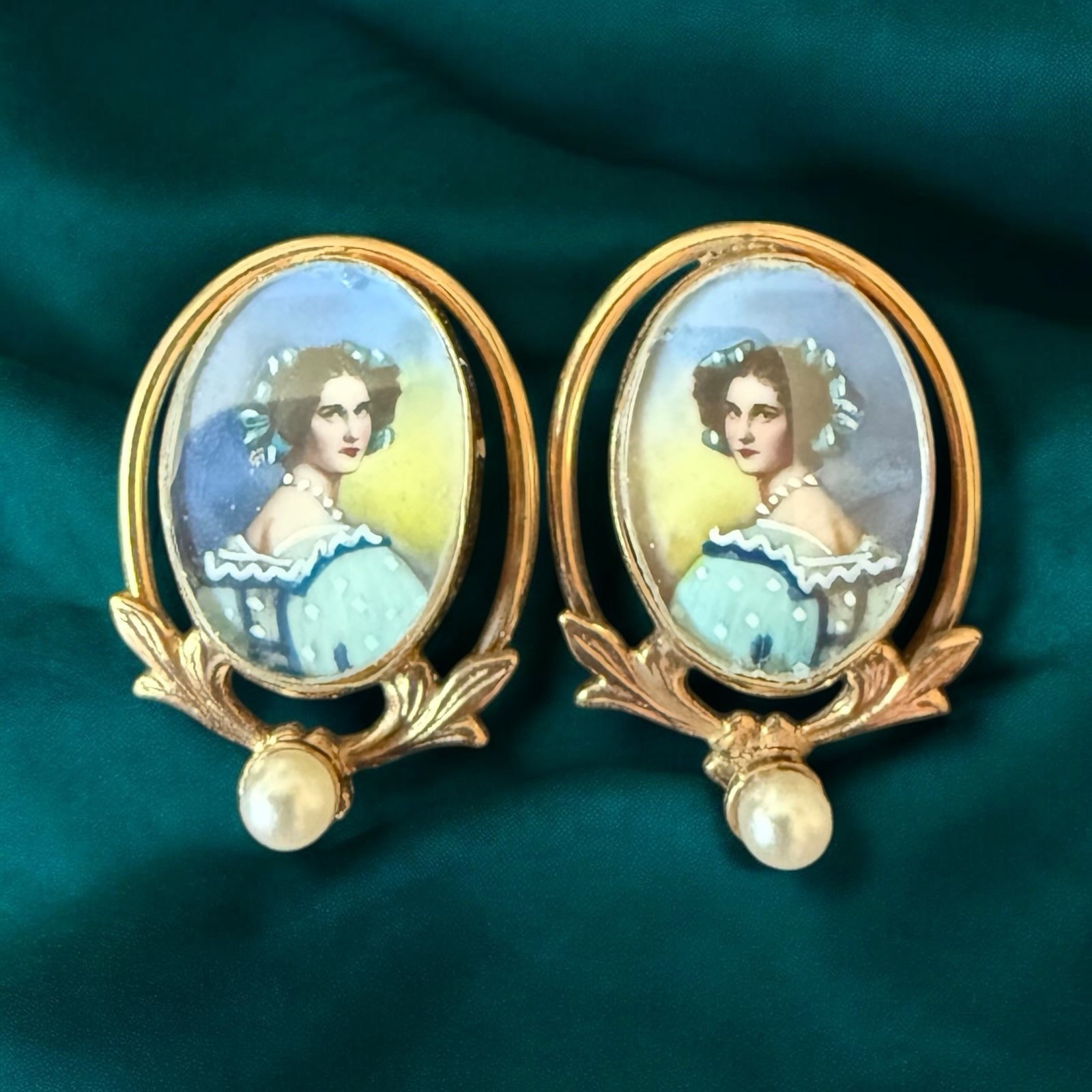 Signed Carl-Art Portrait Earrings 12K Gold Filled Vintage Screw Back