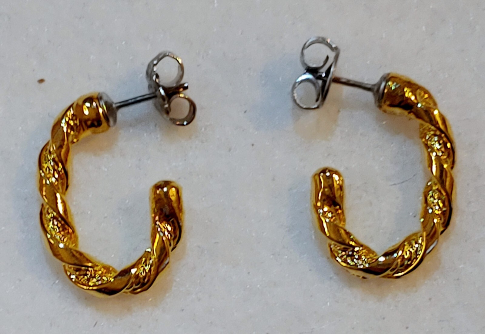 Vintage Gold Tone ( Oblong Hoop ) Pierced Earrings – 1/2 in Wide x 3/4 in Long