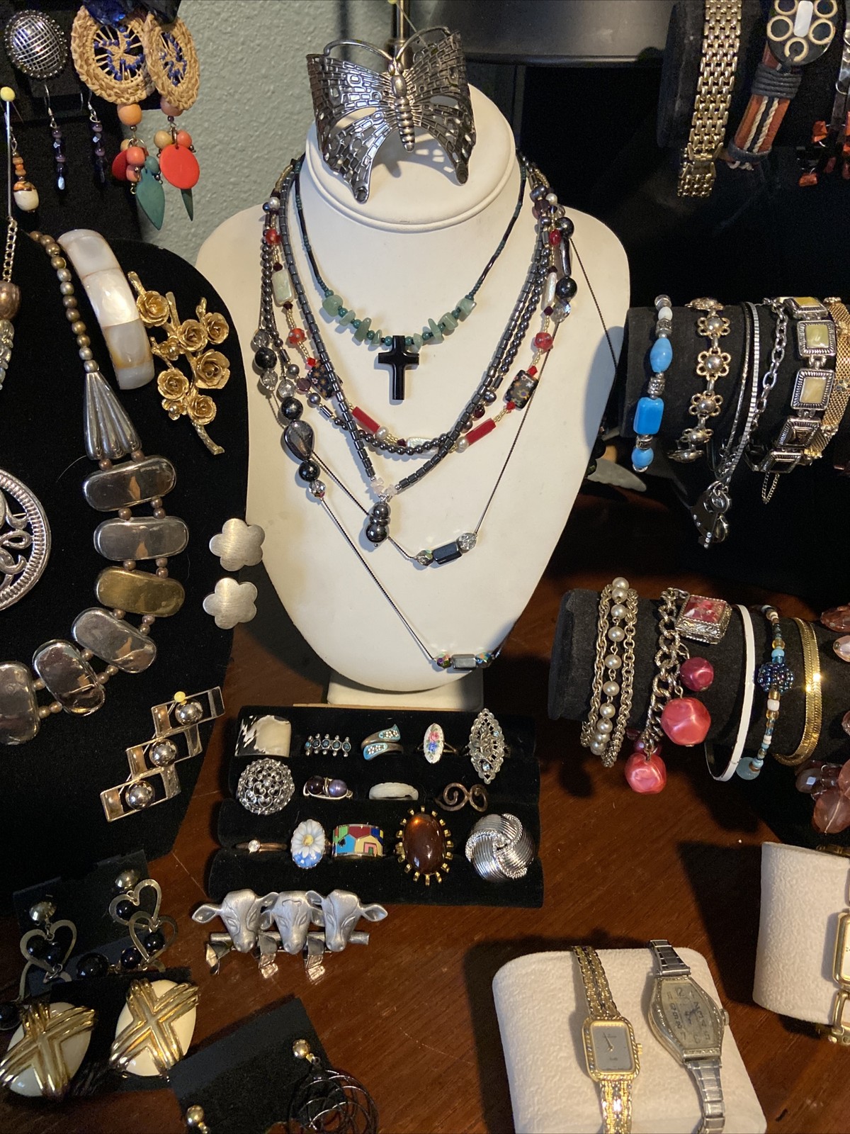 Fabulous 443 Piece Lot Of Vintage + Modern Fashion Costume Jewelry Nice Pieces