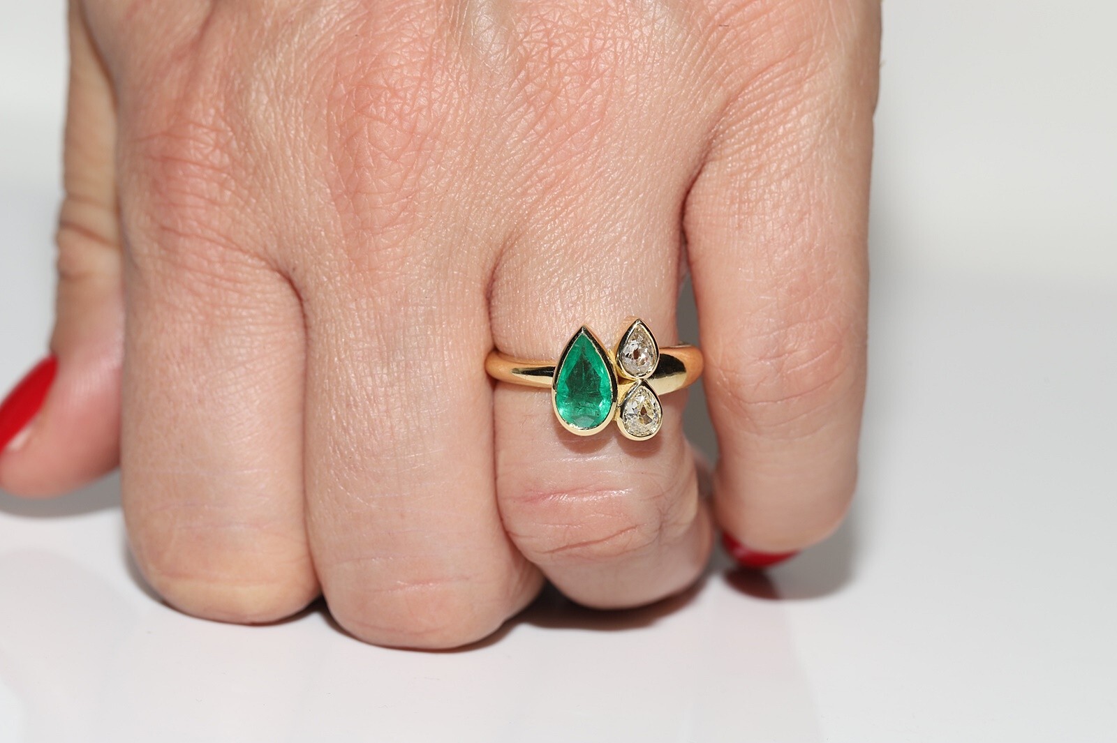 New Made 18k Gold Natural Old Pear Cut Diamond And Emerald Decorated Ring