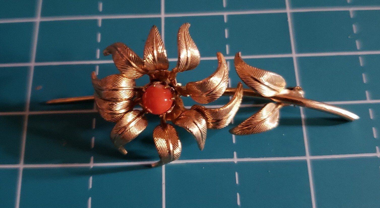 Gold Tone Flower Coral Stone(?) Center Fall Floral Autumn Pin Brooch
