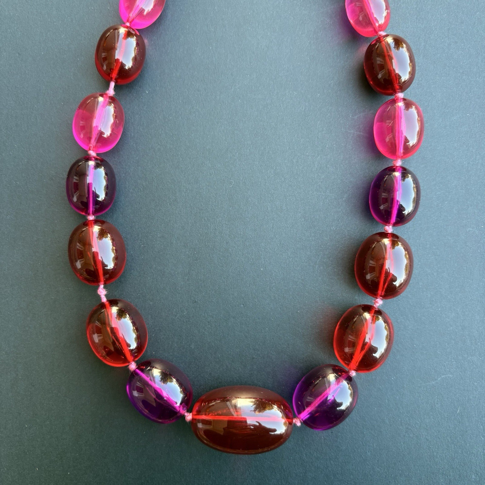 Vintage Joan Rivers Pink Red Purple Acrylic Lucite Beaded Knotted Necklace 24″