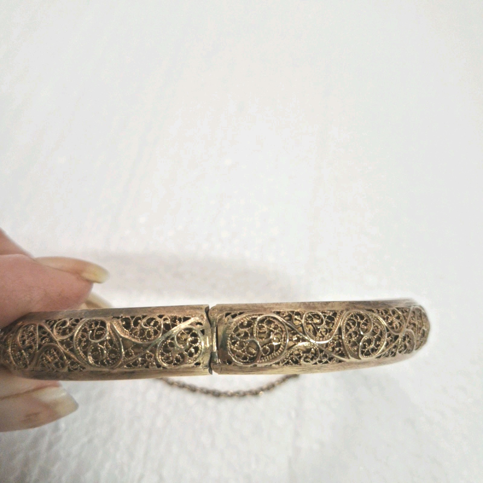 Vintage Sterling Silver Filigree Hinged Bangle Bracelet Safety Chain Ornate 18g