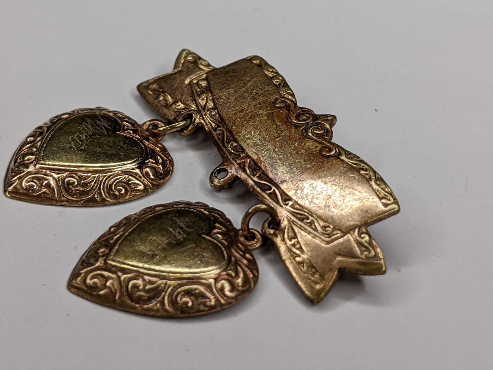 1949 Cute Brass Gold Tone Metal Plate Pin Ribbon Hearts Unique Marie Swirls 6E