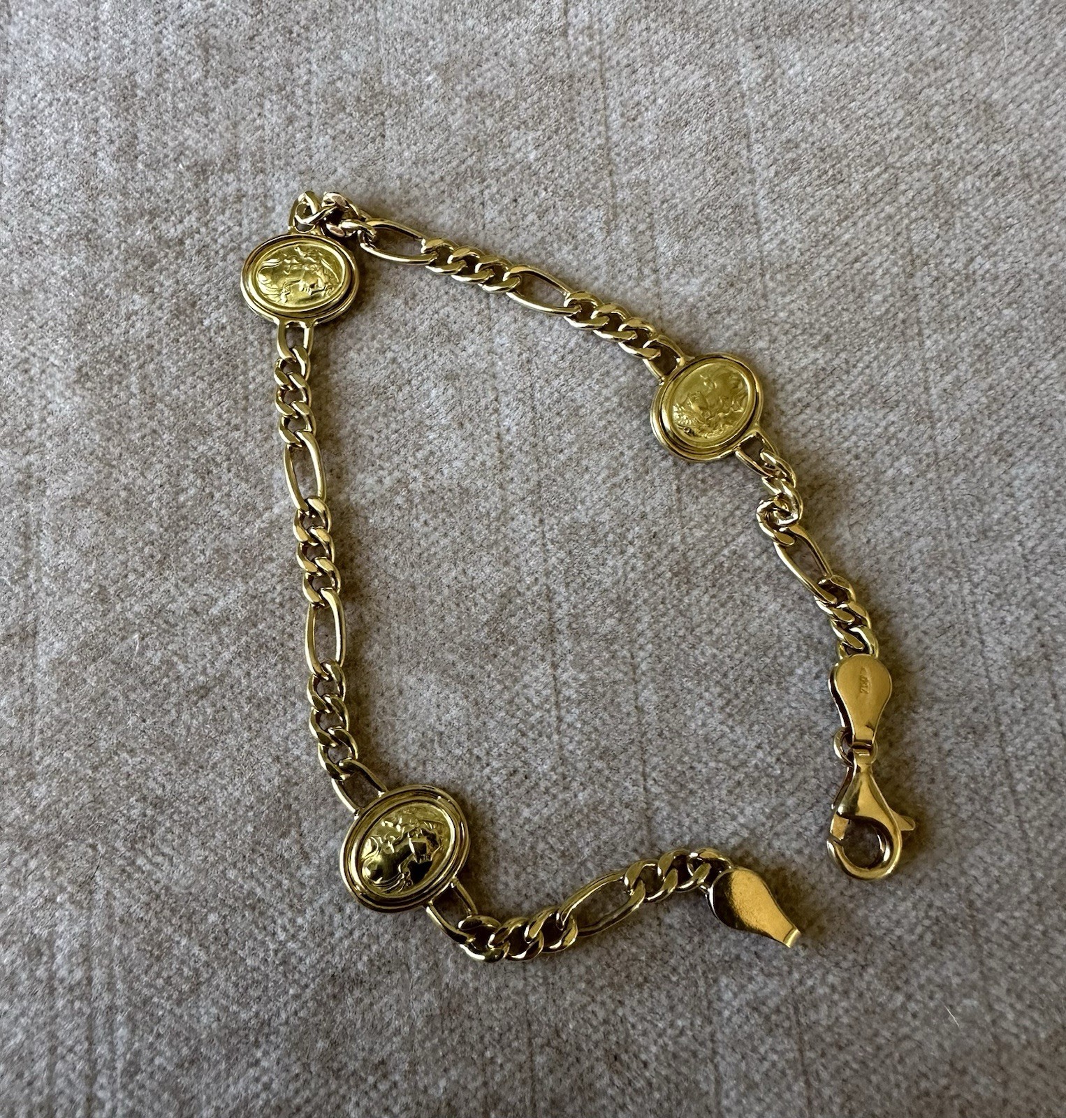 Vintage 18K Yellow Gold Italian Woman Cameo Figaro Chain Bracelet, 8 Inches