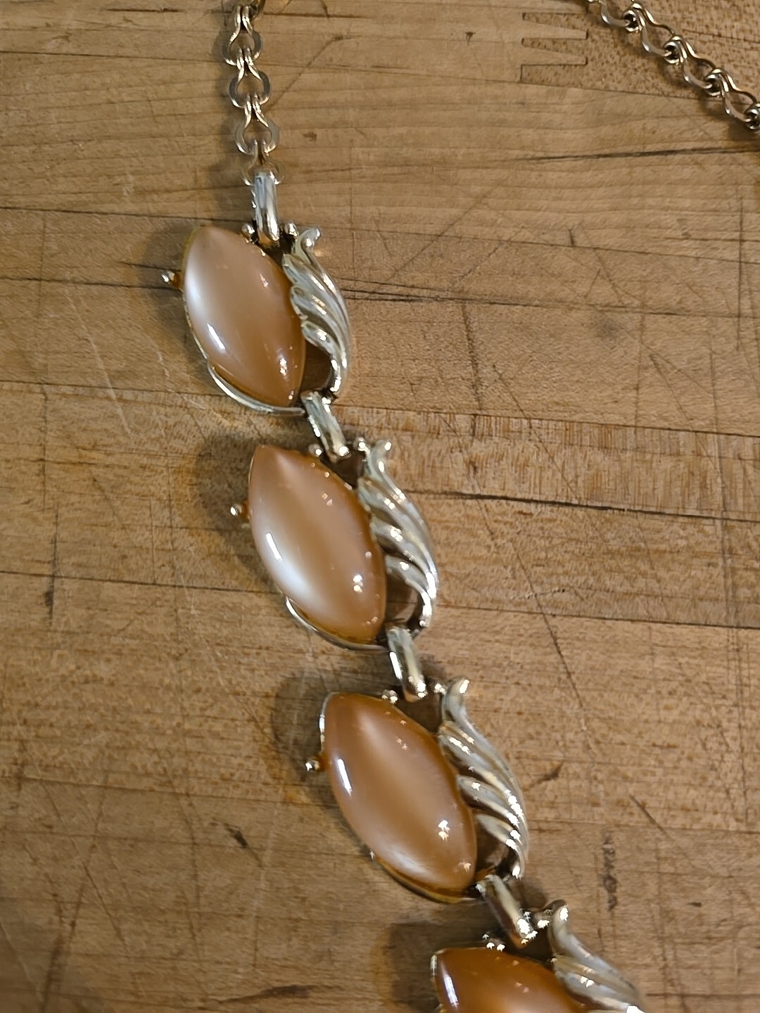 Vintage Gold Toned Brown Moonglow Lucite Necklace 16in