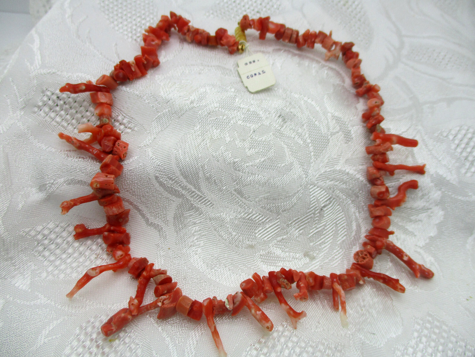 VINTAGE ESTATE JEWELRY GENUINE VARIGATED SALMON COLOR BRANCH CORAL NECKLACE