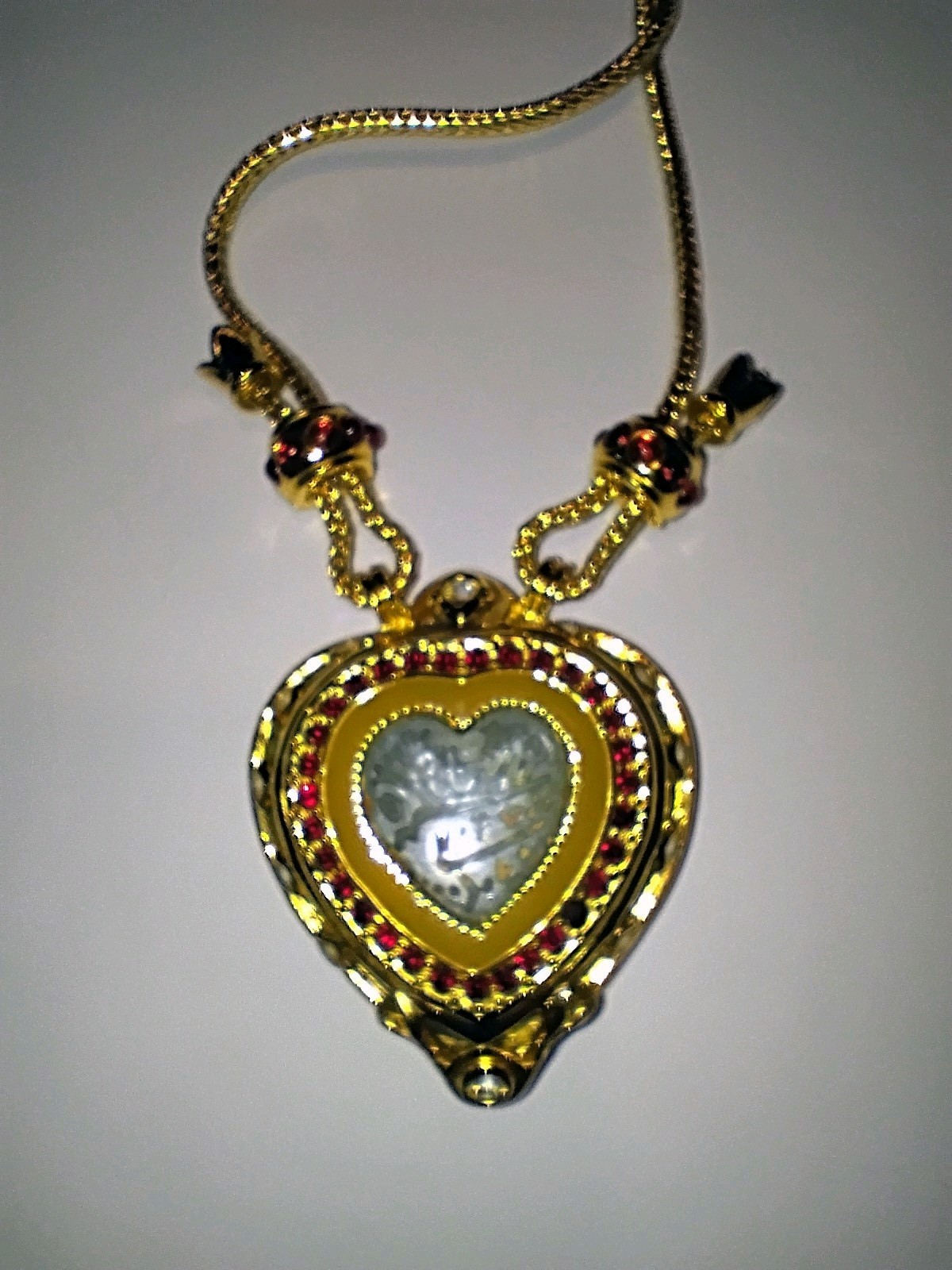 Elizabeth Taylor Shah Jahan Taj Mahal Heart Necklace Avon Margot Robbie