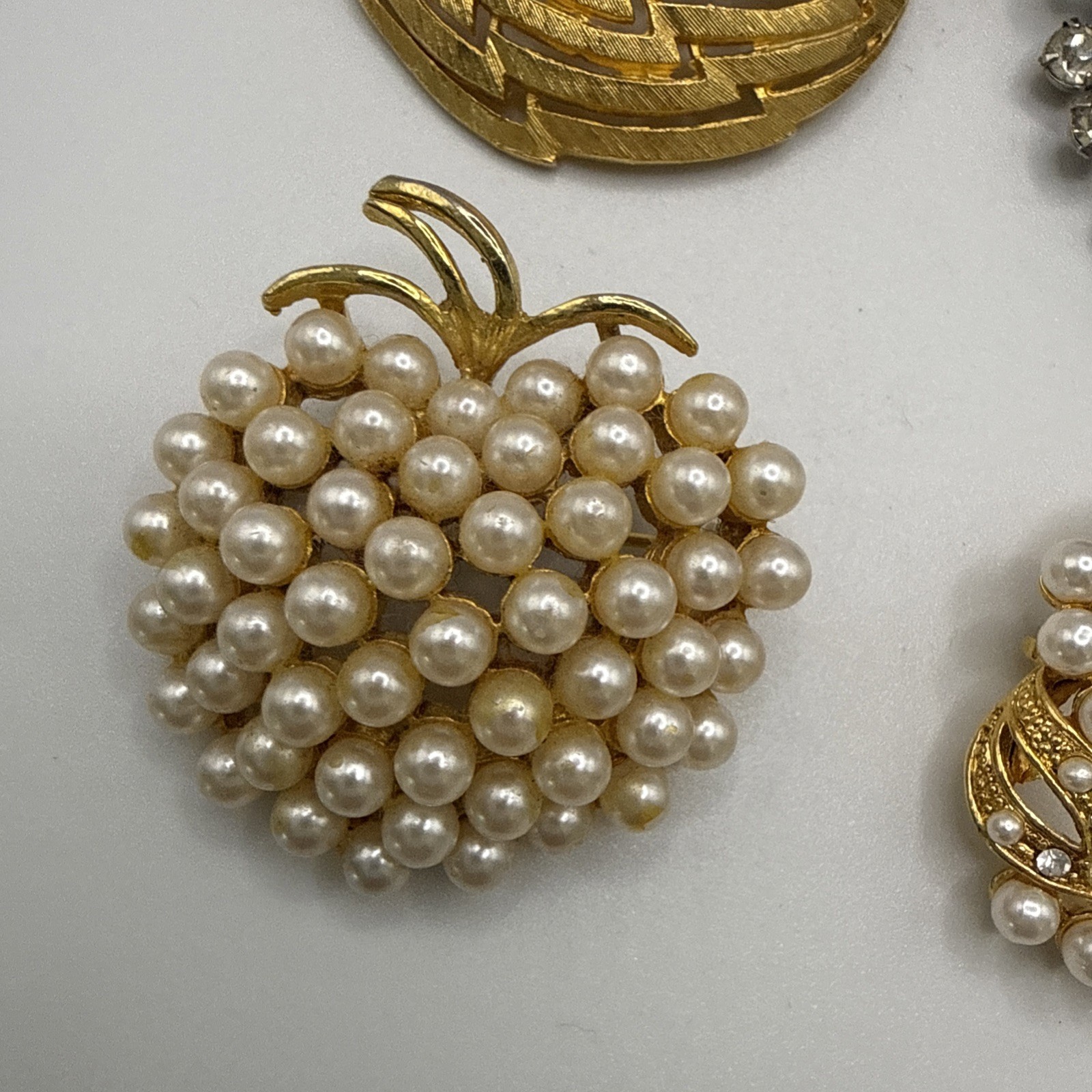 Lot Of 6 Vintage Brooches Floral Gold Tone Pearl Rhinestone Romantic 1.5″ – 2″