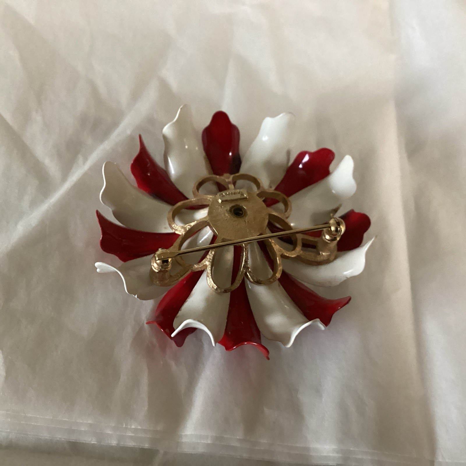Vtg CROWN TRIFARI Signed Red White Enamel Flower Brooch 3D 2 1/4″ Across