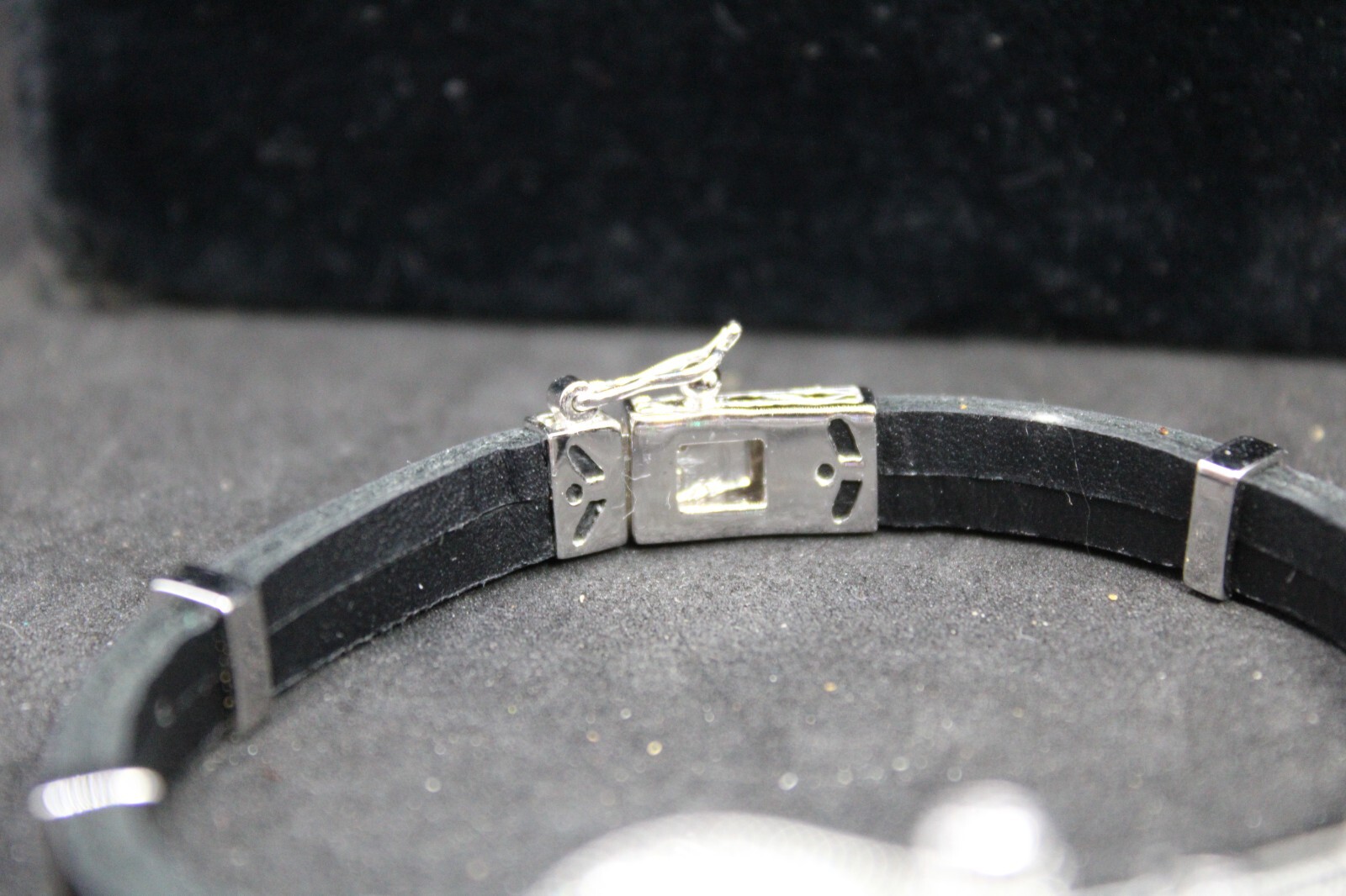 VINTAGE CHINA RP HORSESHOE CRYSTAL RHINESTONE LEATHER BRACELET 7 1/2″