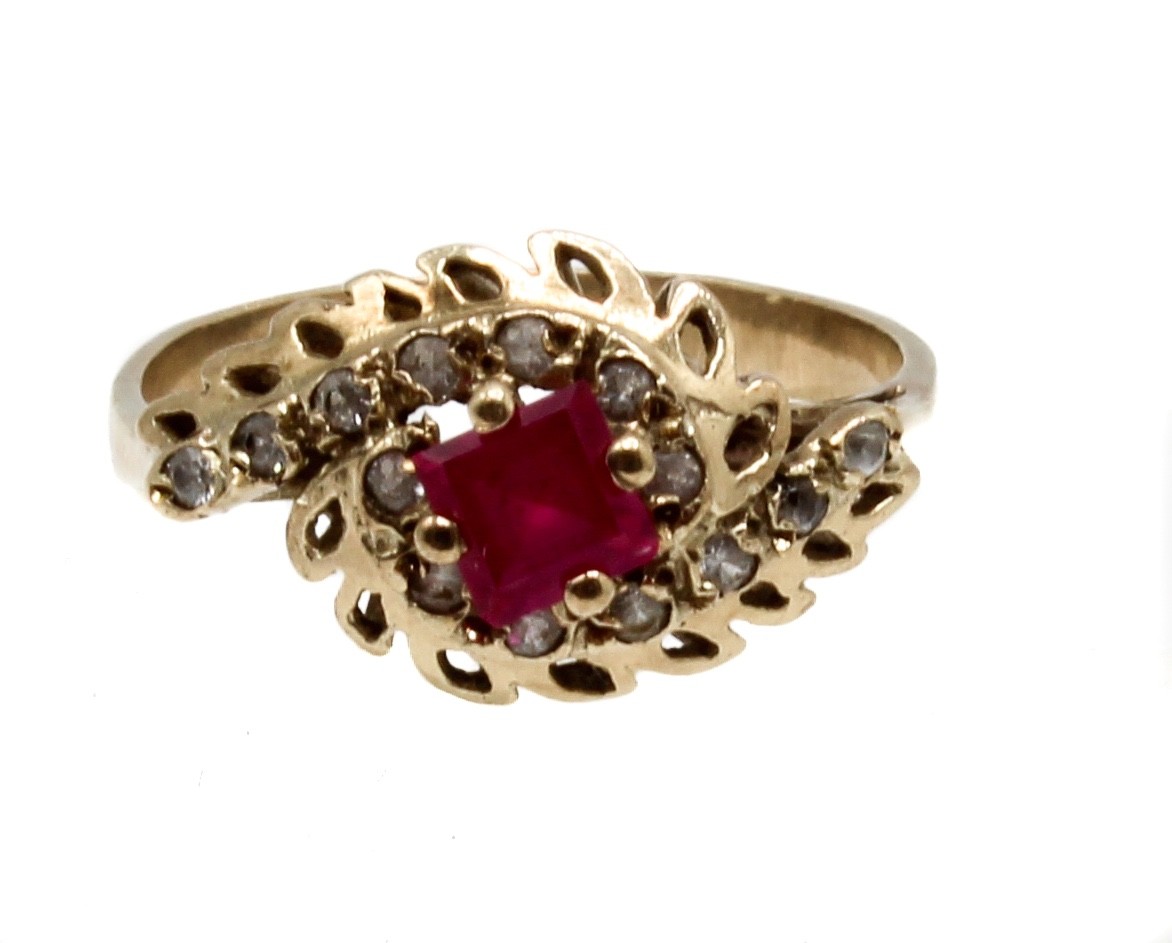 Vintage 10K Gold Princess Cut Ruby Clear Quartz Ornate Filigree Halo Ring Size 6