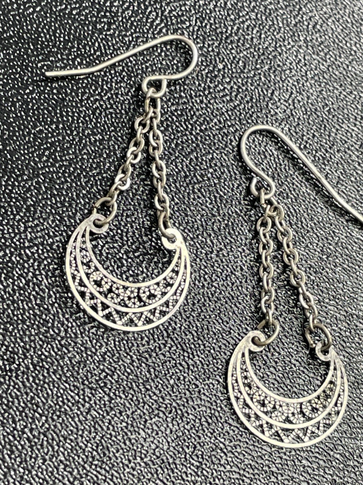 Vintage 1.5” Silver Tone Filigree Crescent Moon Chain Dangle Earrings