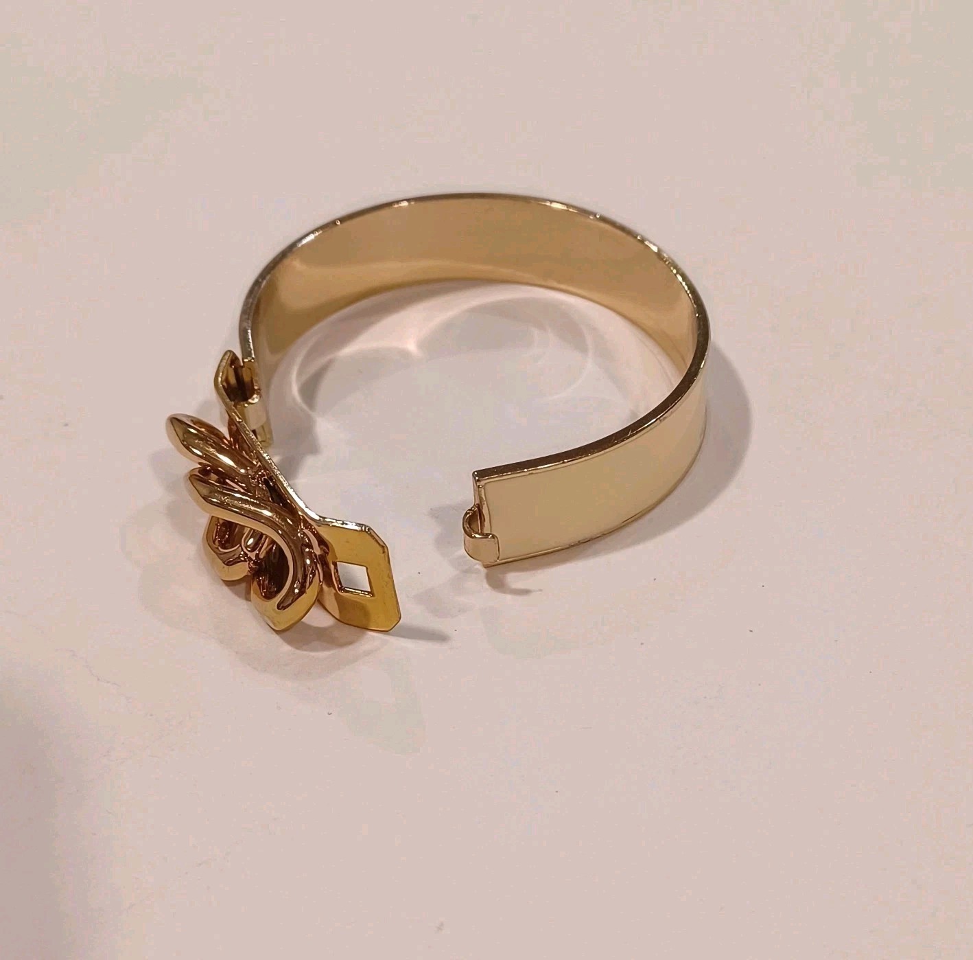 Vintage Gold Tone And Ivory Enamel Chunky Bangle Bracelet 1/2″ Thick Opens