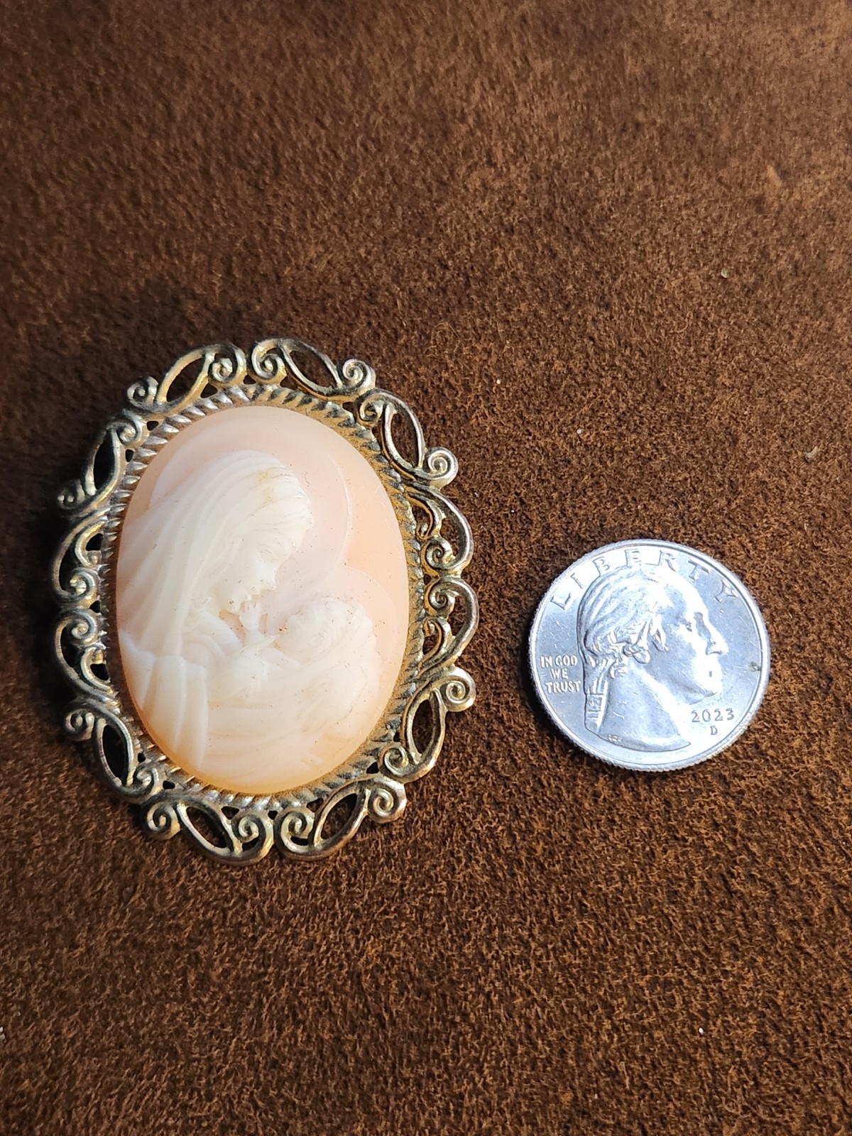 Vintage Madonna And Child Cameo Brooch In Gold Tone