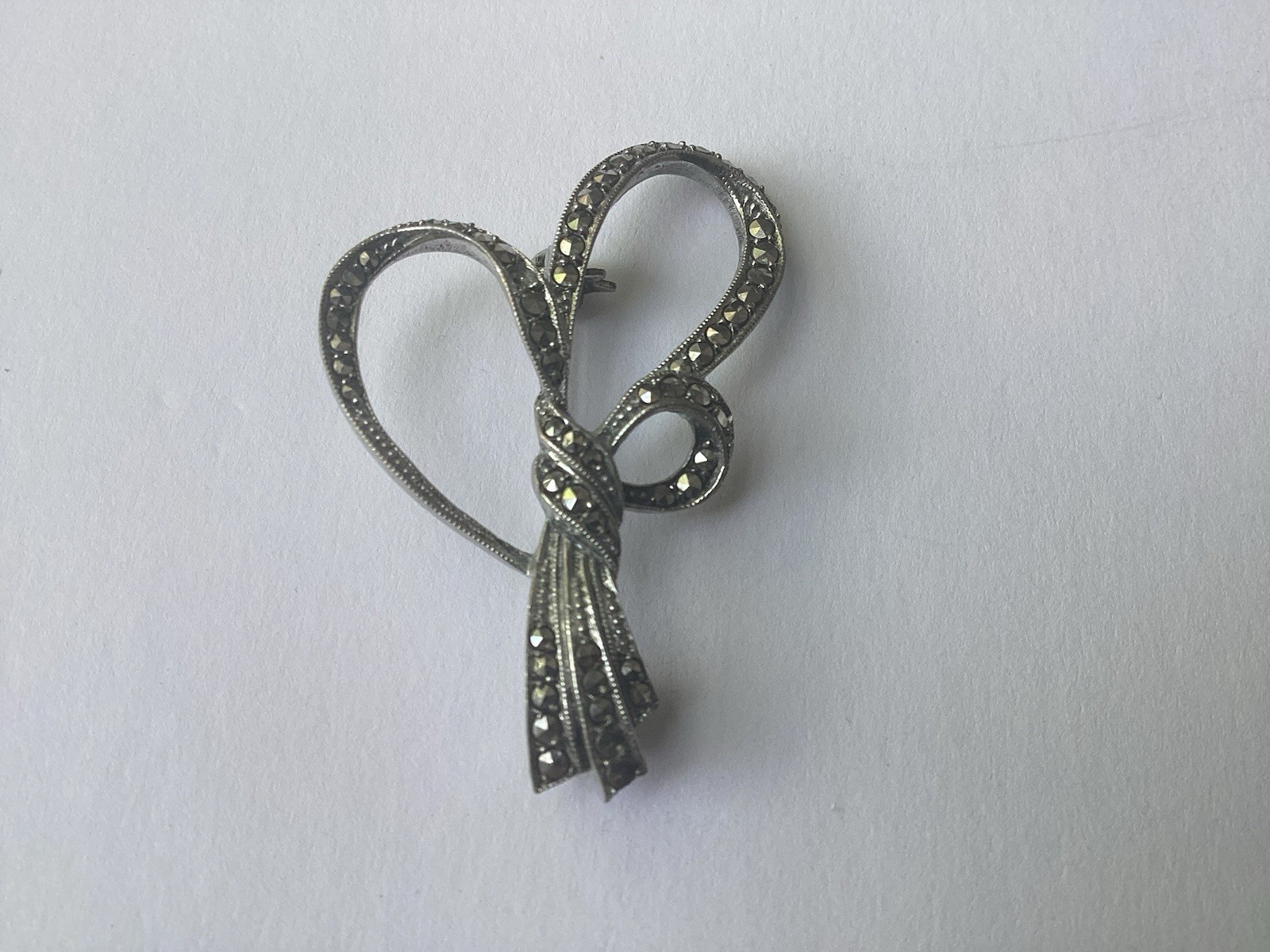 Vintage Art Deco Sparkling Sterling Silver/Marcasite Swirl Ribbon Bow Brooch Pin