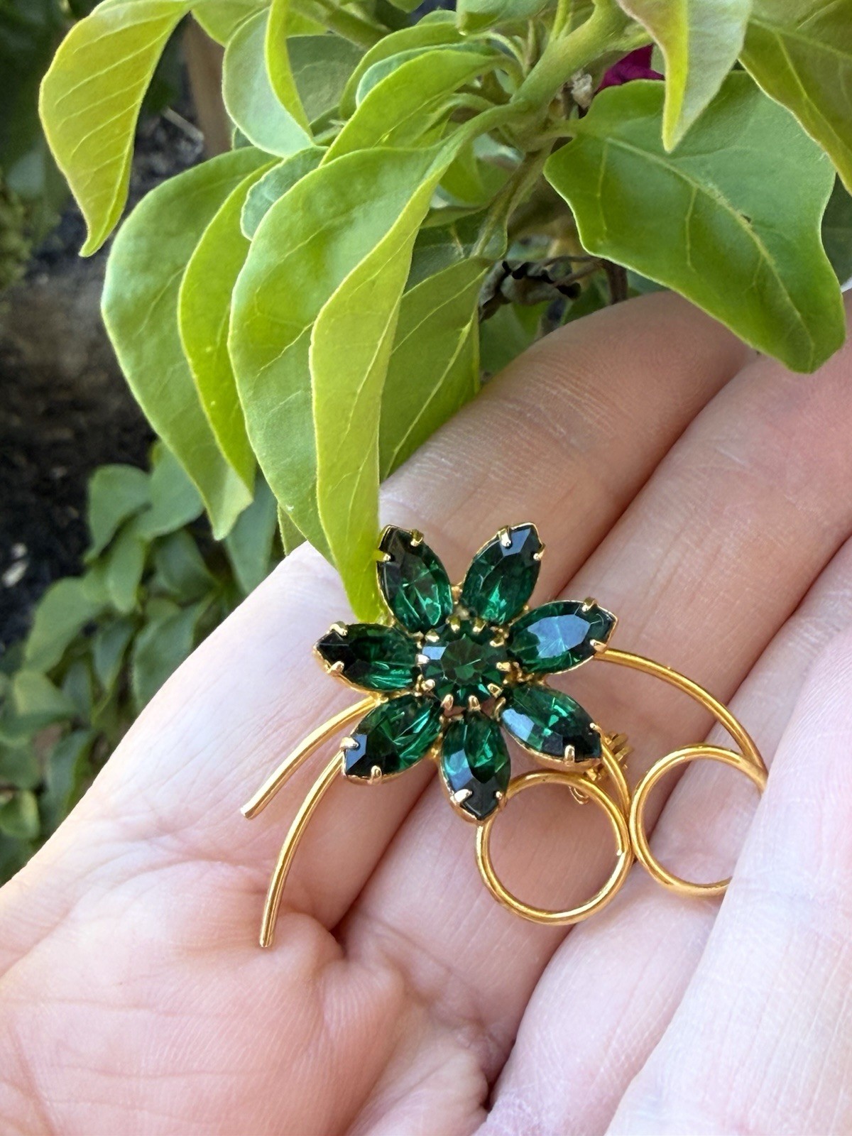 Vintage Gold Tone Emerald Green Rhinestone Curved Stem Flower Brooch