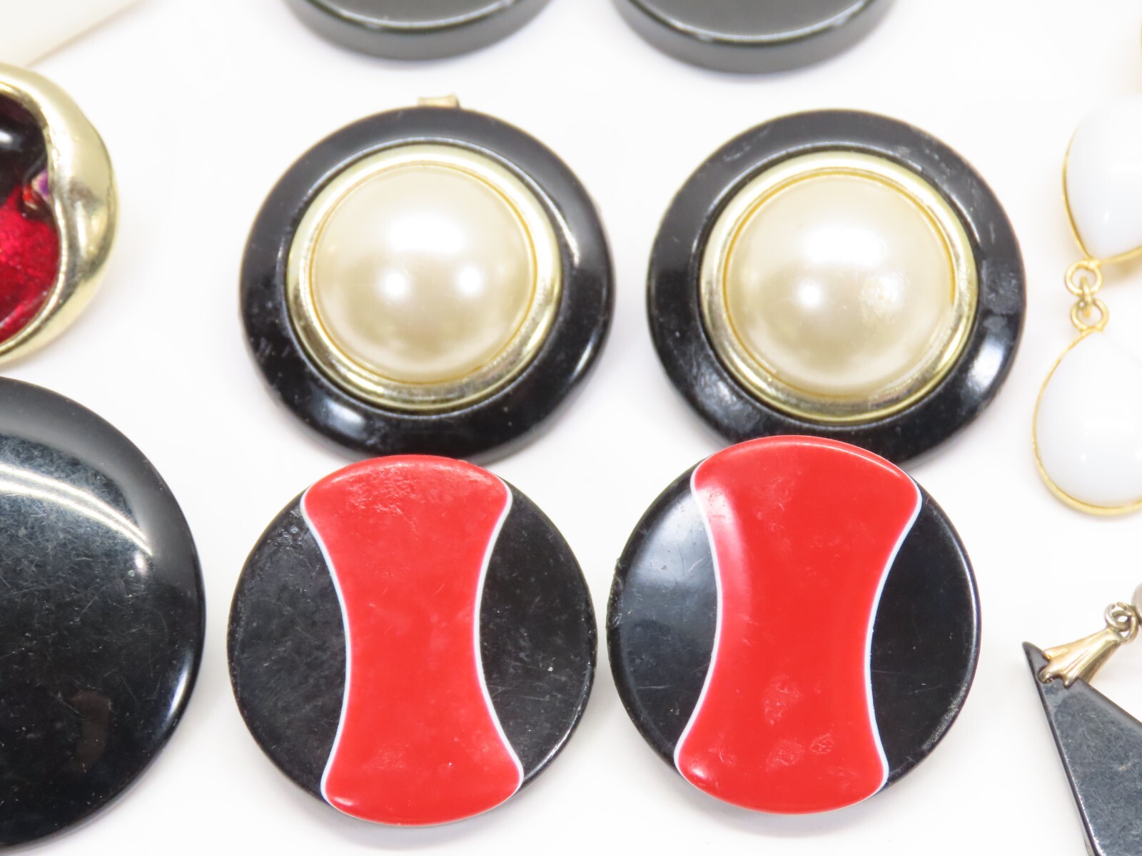Vintage Earrings Jewelry Lot Red White Black Mix Match Cabochon (1) Jomaz D2380