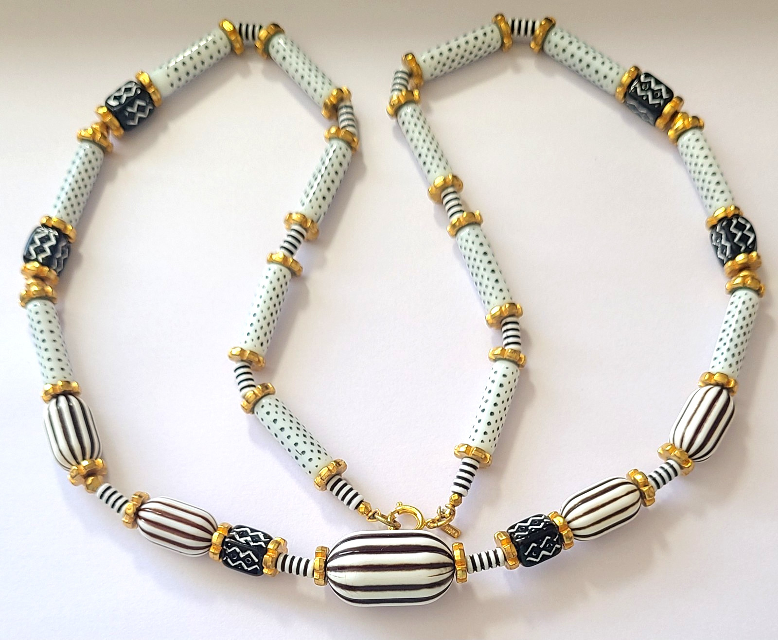 VINTAGE STUNNING MILK BLACK GLASS SIGNED MONET NECKLACE