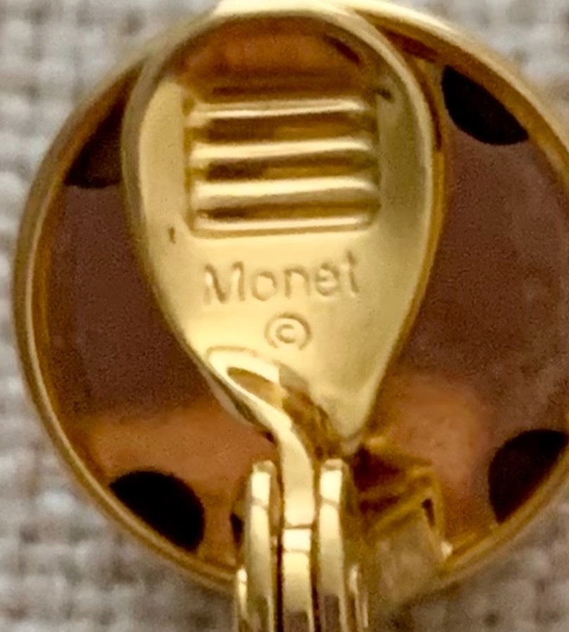 Vtg. 1970’s-1980’s Monet Gold Tone Dome Button Clip On Earrings 3/4″ – *Estate