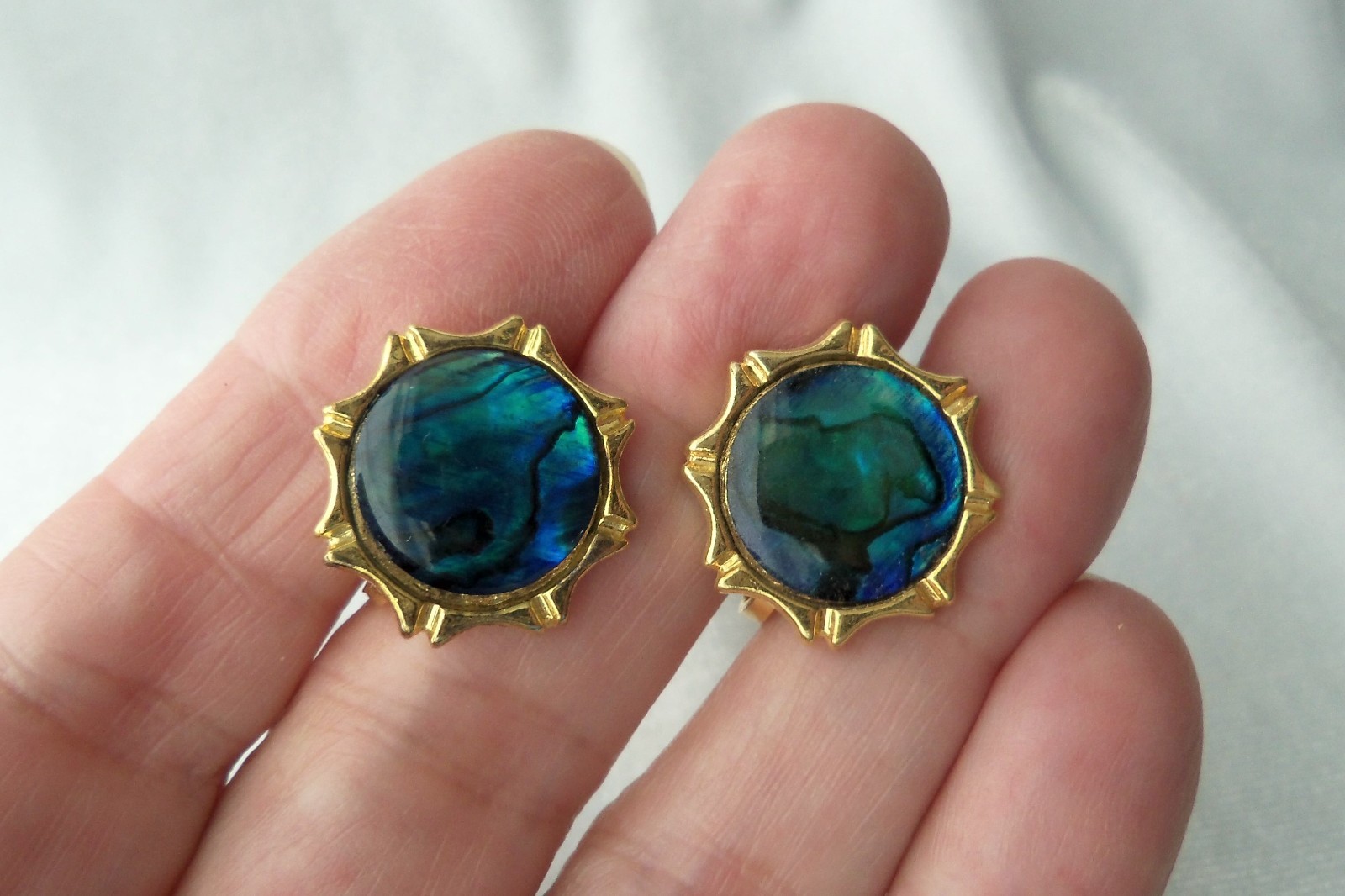 Vintage Paua Abalone Shell Round Flat Cabochon Gold Tone Clip On Earrings
