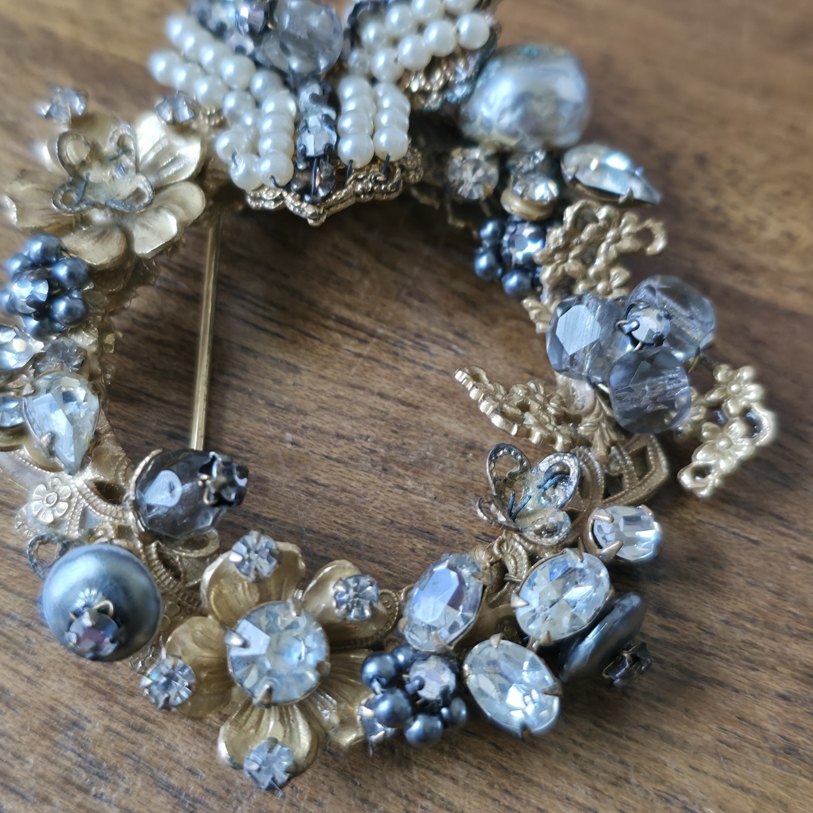 Vinatge Original By Robert Brooch Faux Pearl Gray Smokey Stones Gold Tone READ