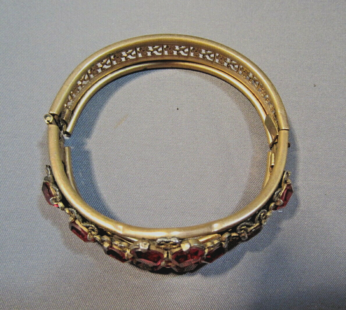 Vtg Gold Plated Filigree Bangle Bracelet w/ Red Stones & Original Box Small Size