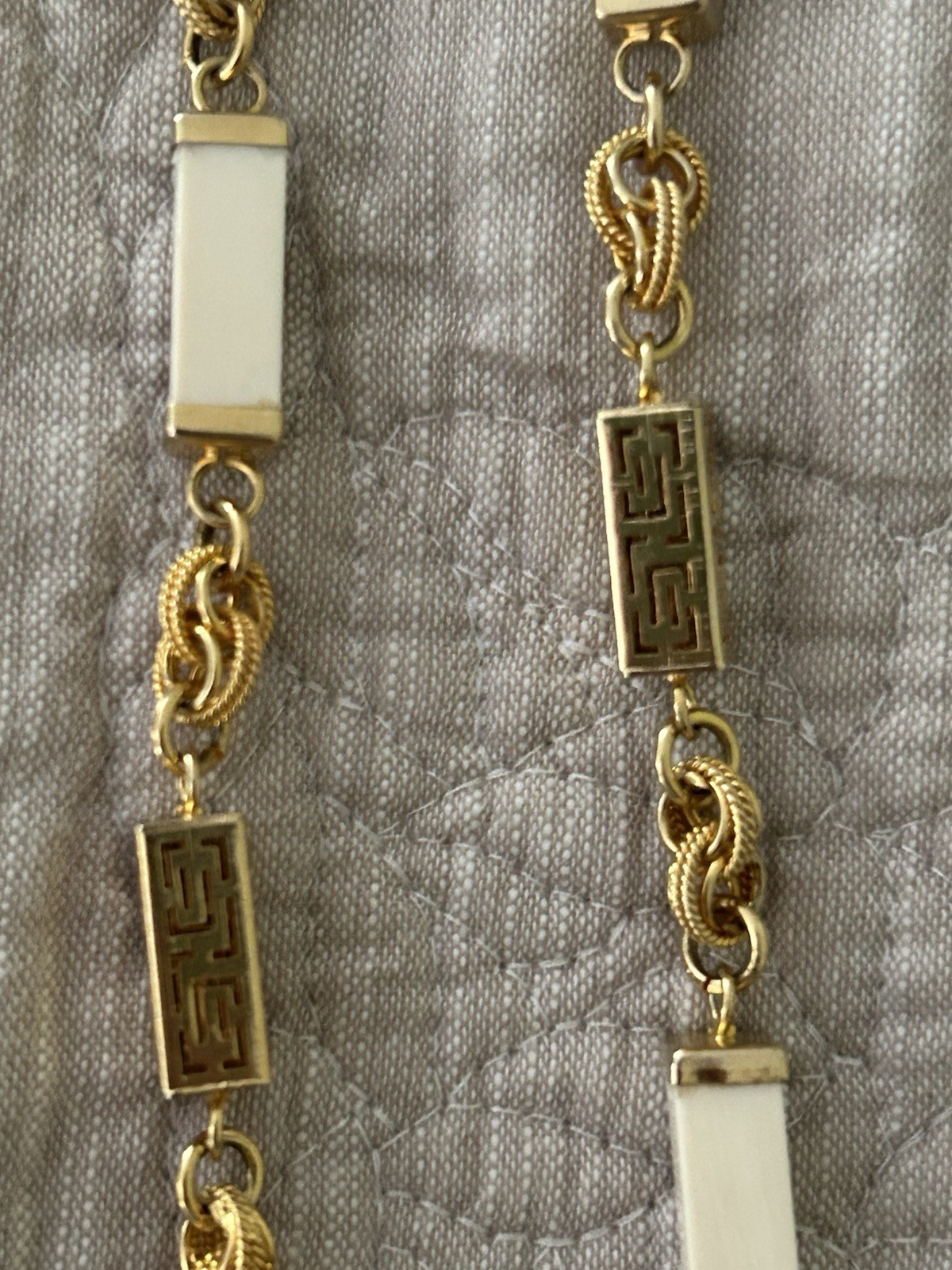 Faux Ivory And Gold Knots Stationed Vintage Necklace Fashion Jewelry 30 in.