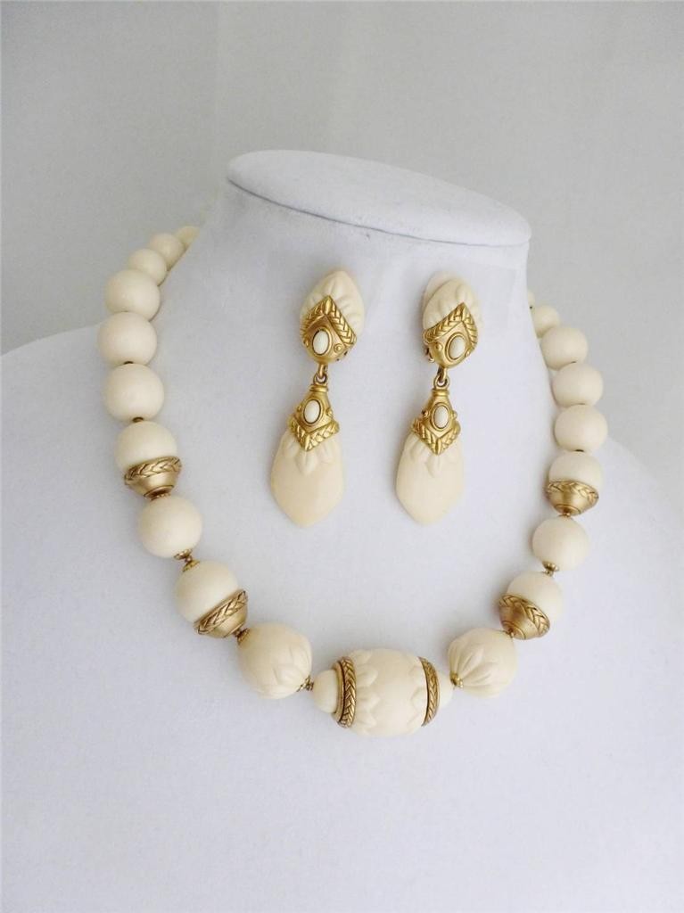 Vintage OSCAR DE LA RENTA Necklace Earrings Set Ivory Color Gold Designer Signed