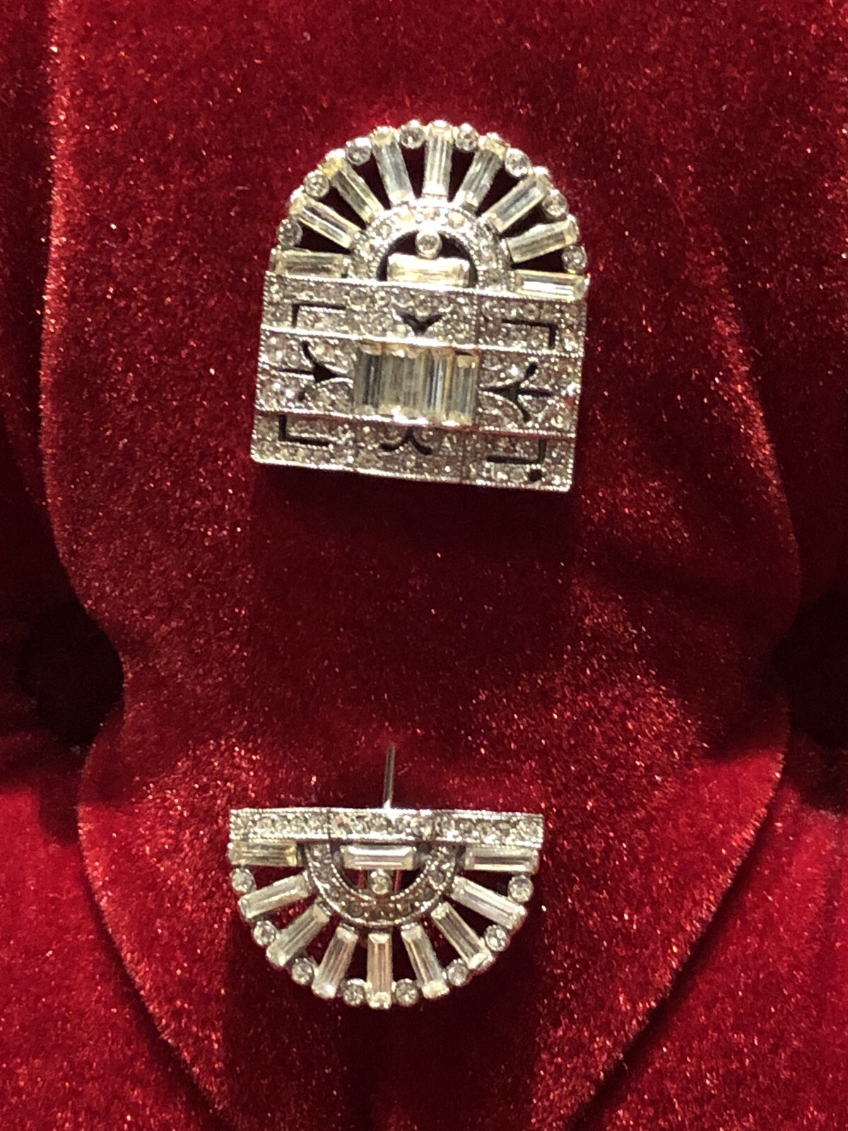 VINTAGE ART DECO Rhinestone/crystal BROOCH WITH RHINSTONES. Signed KJL Piece.