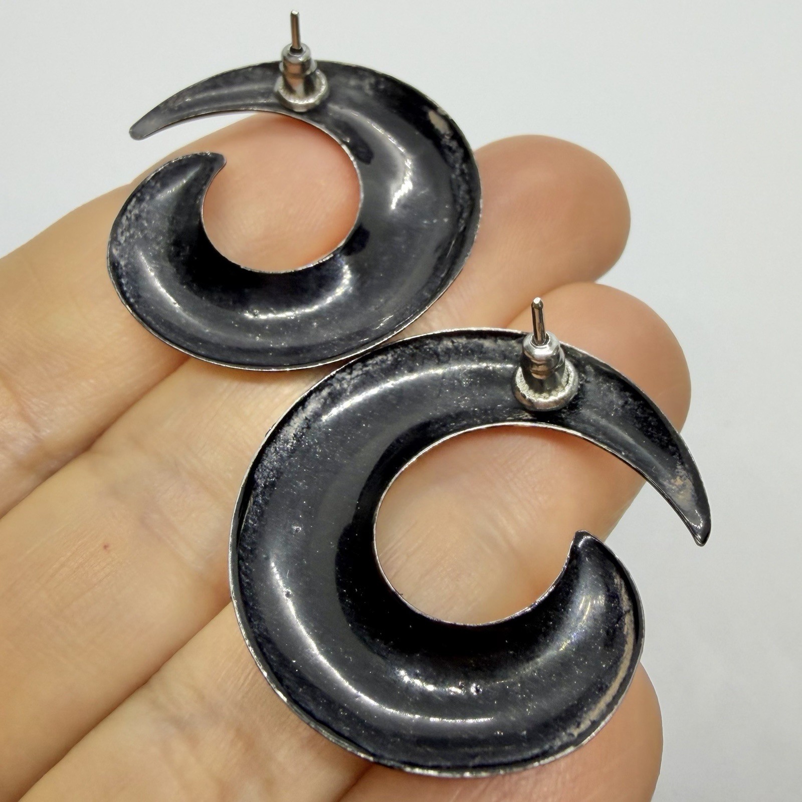 Vtg 80’s Retro Black Enamel Curl Swirl Goth Punk Statement Earrings Post Large