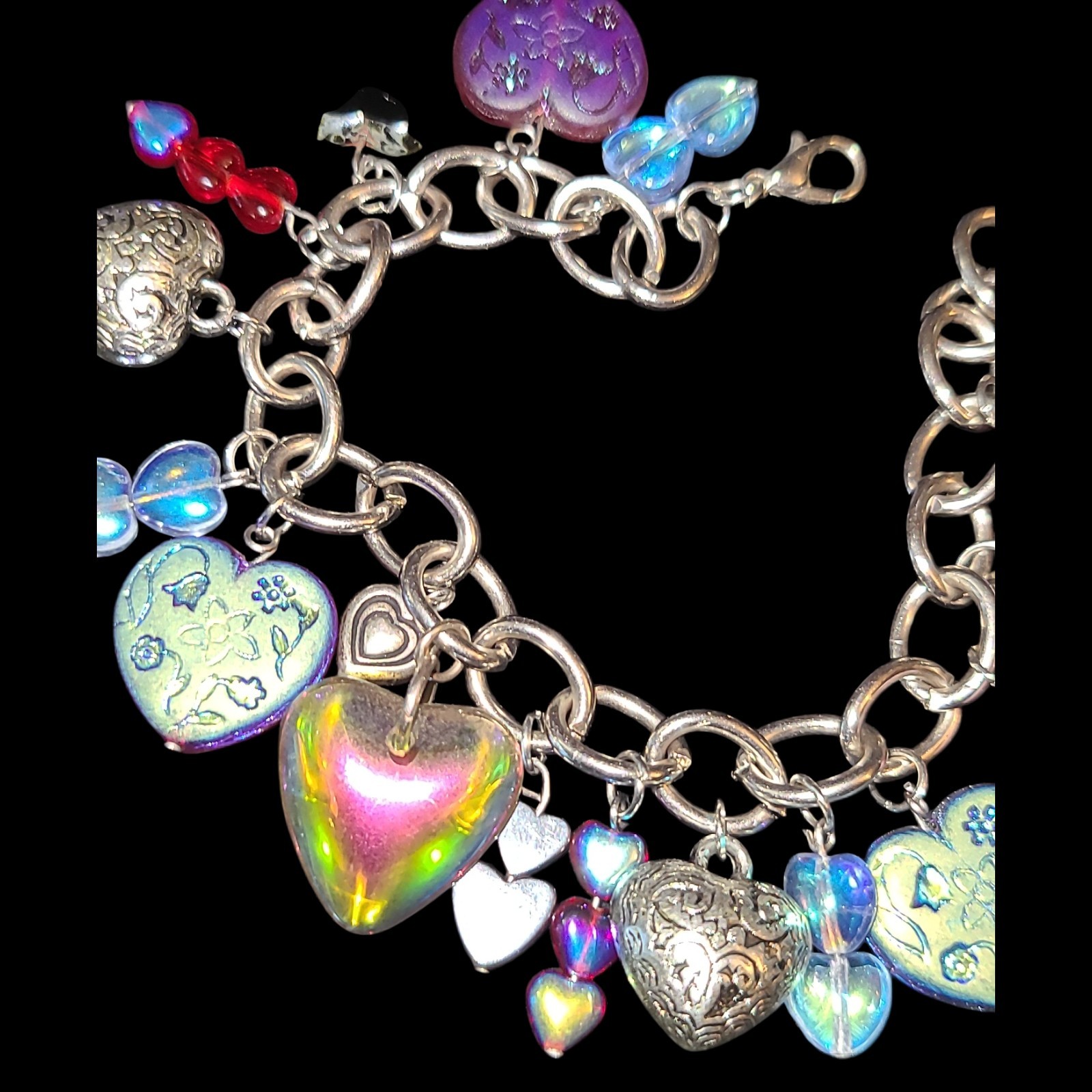 Art Glass Heart Charm Bracelet Silver Tone Red Purple Iridescent 8″