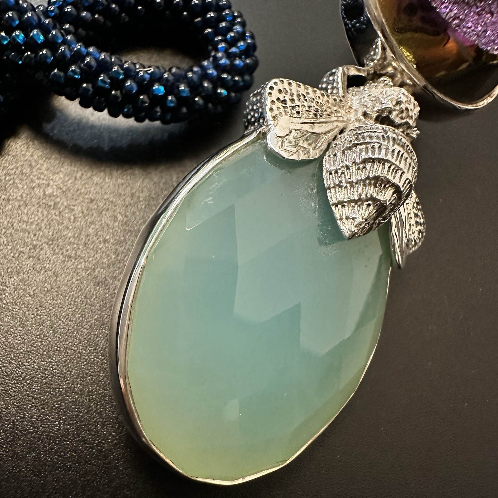 ESTATE STERLING AMY KAHN RUSSEL CHALCEDONY DRUZY QUARTZ BEE BROOCH NECKLACE 23”