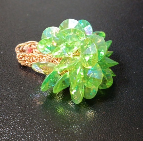 Vintage MCM Green Iridescent Stretch Band Ring 1970s