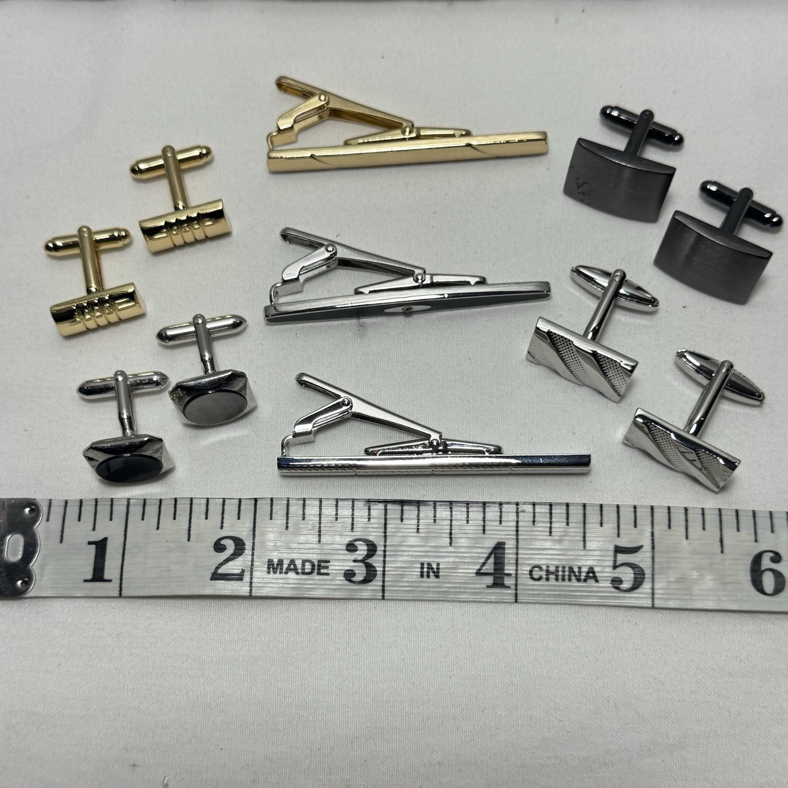 Lot of Cufflinks and Tie Clips Gold Tone Silver Tone Gunmetal 11 Pieces