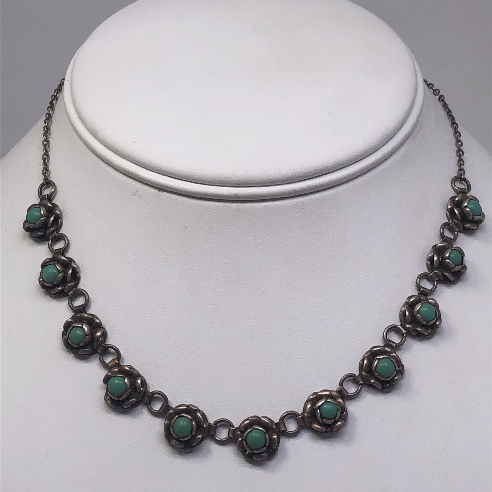 Vintage Sterling Silver Green Stone Center Flower Necklace Hook Clasp 14 Inch