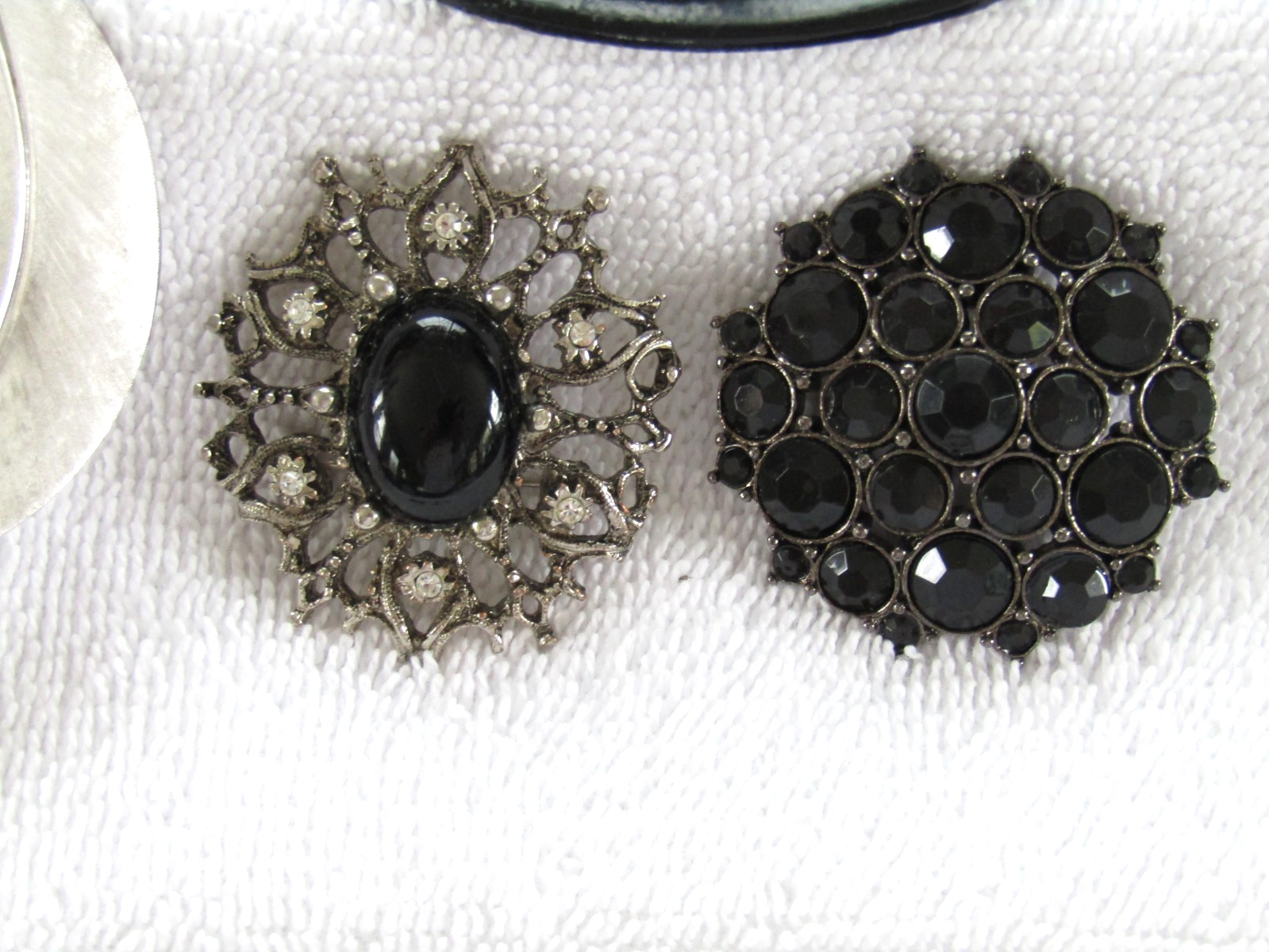 NICE COSTUME JEWELRY WEISS TRIFARI MONET COVENTRY LUCITE RHINESTONE BLACK WHITE