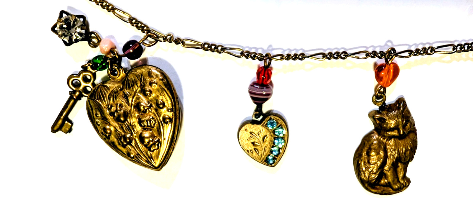 VTG GLASS WORKS STUDIO 30″ Dangling Charm Necklace 20 Dangles Hearts & Cats 😽 ❤