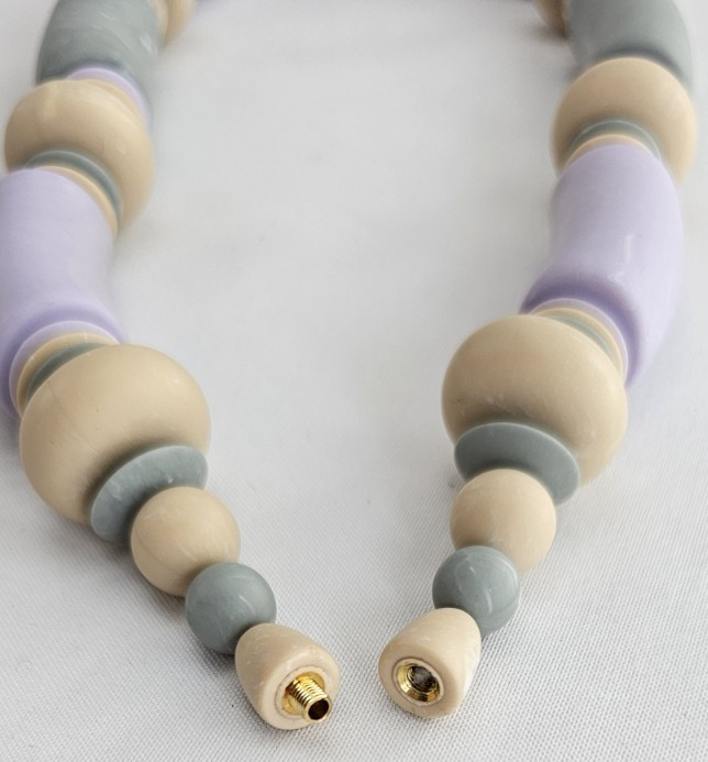Avon ‘Sunbleached Colors’ Pierced Earrings and Choker Set – Lavender/Blue/Tan